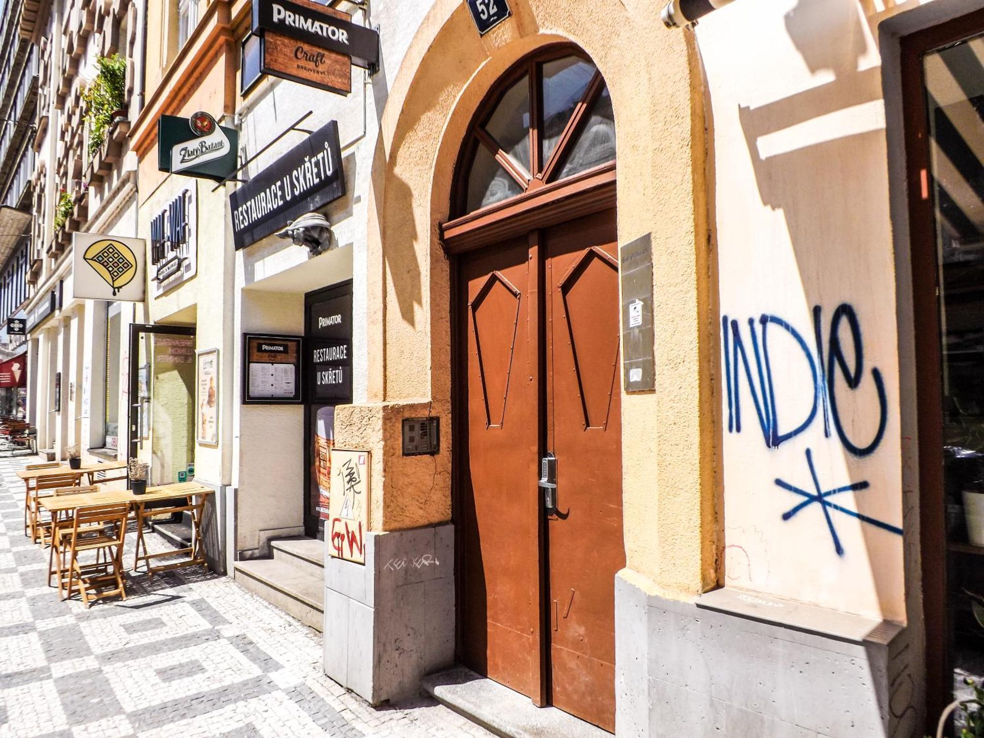 Classic E5 Homestay Prague